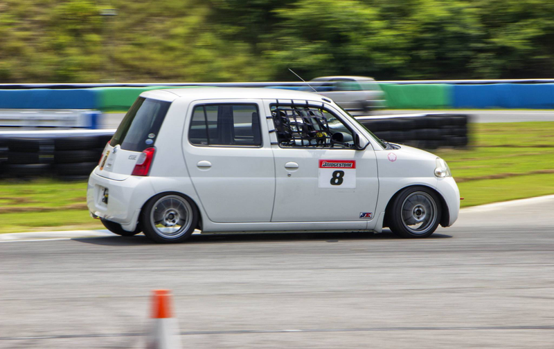 Illustration for article titled Few pics from a keicar race at Kota Circuit today...